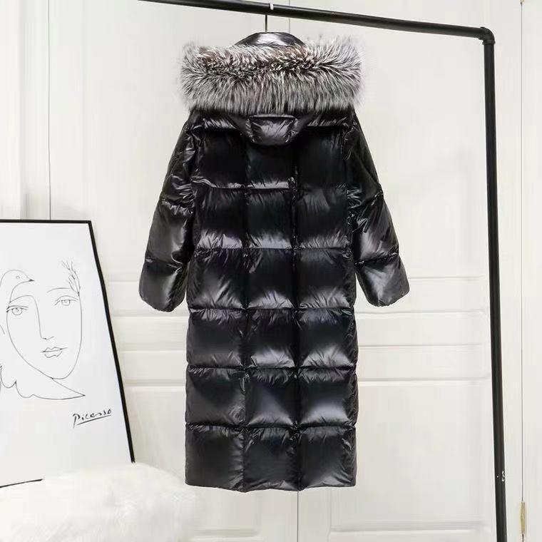 Veste en coton noir brillant longueur genou pour femme 2025 avec col en fourrure