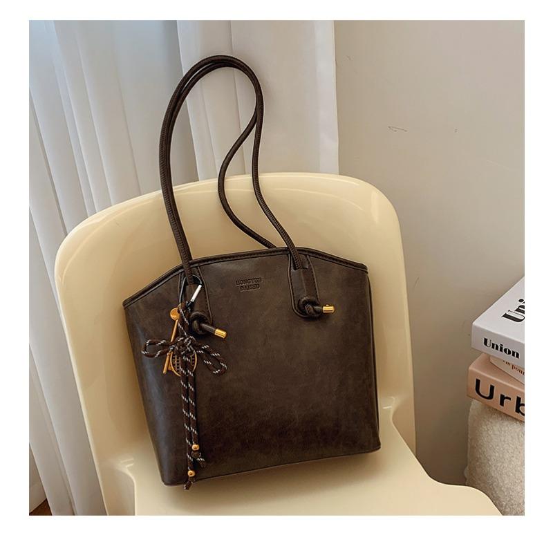 Exquisite retro tote bag women's new large-capacity commuter bag versatile casual shoulder shopping bag