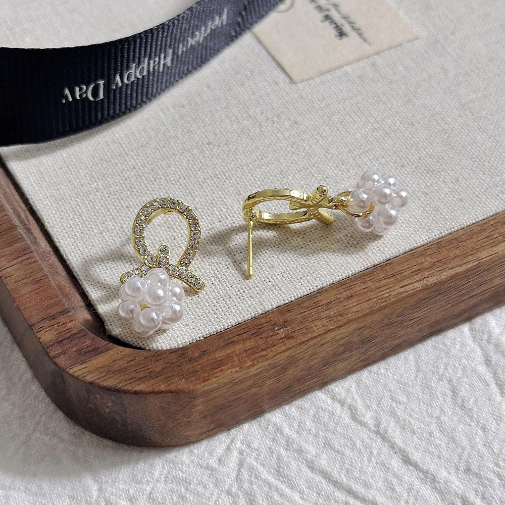 

Корейские серьги-пусеты «Серебряная игла-жемчужина» Модные нишевые серьги с высоким чувством стиля Летние серьги-пусеты Легкая роскошь Темперамент Простые универсальные серьги Женские