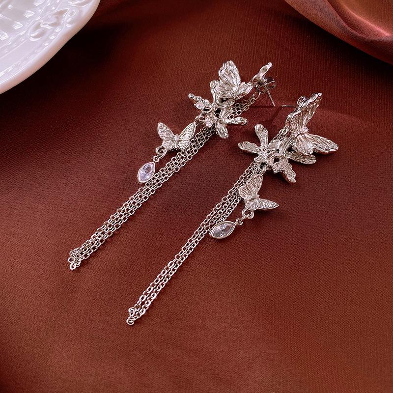 

Silver Needle Diamond-Set Butterfly Tassel Earrings - Elegant & Versatile High-End Studs
