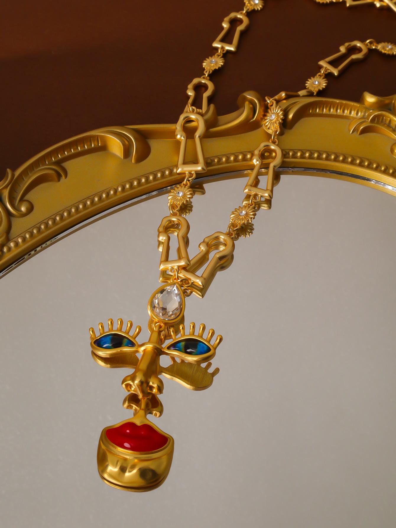 Средневековый Винтажный Западный Ретро Красные Губы, Нос и Глаз Маркирующий Предмет Ювелирное Изделие, Гальванизированное Настоящее Золото Трехмерный Дизайн Ожерелье