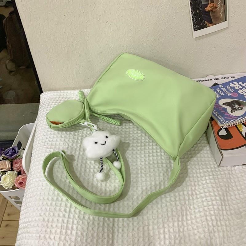 

Versatile Medium-sized Canvas Bag With Inner Phone Pocket And Sleek Design зелёный