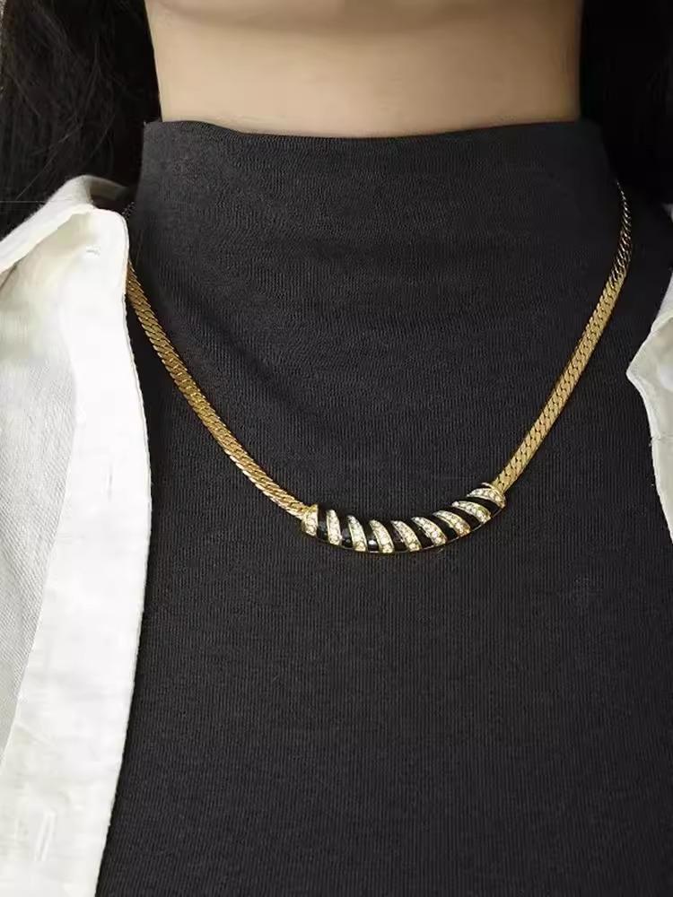 Vintage High-End Zircon-Inlaid Geometric Snake Bone Choker Necklace