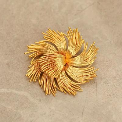 Medieval Fireworks, High-end Women's Exquisite Temperament, Light Luxury and High-end Flowers Brooch
