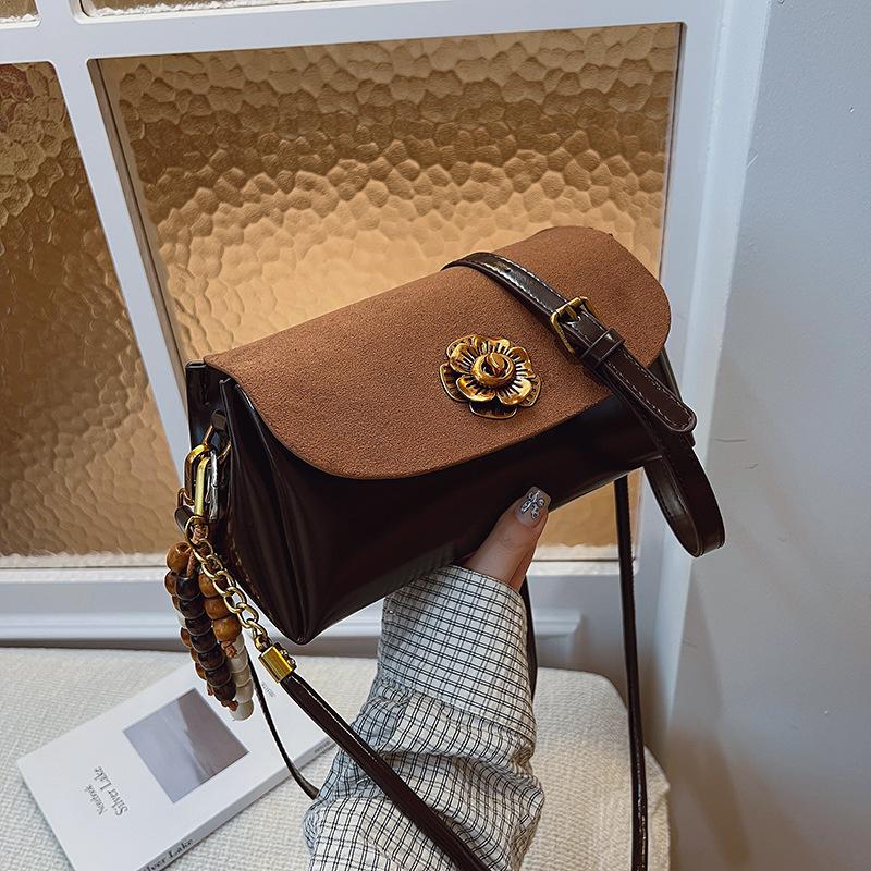 

Retro underarm bag women s fashion engraved buckle hand bag shoulder bag popular versatile messenger bag women s bag separate bag