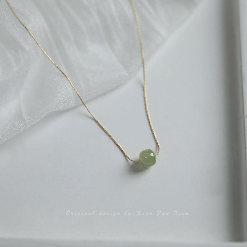 Elegant and smooth texture Hetian jade bead necklace for women, French minimalist collarbone chain, light luxury niche design pendant Single-bead Hetian jade b