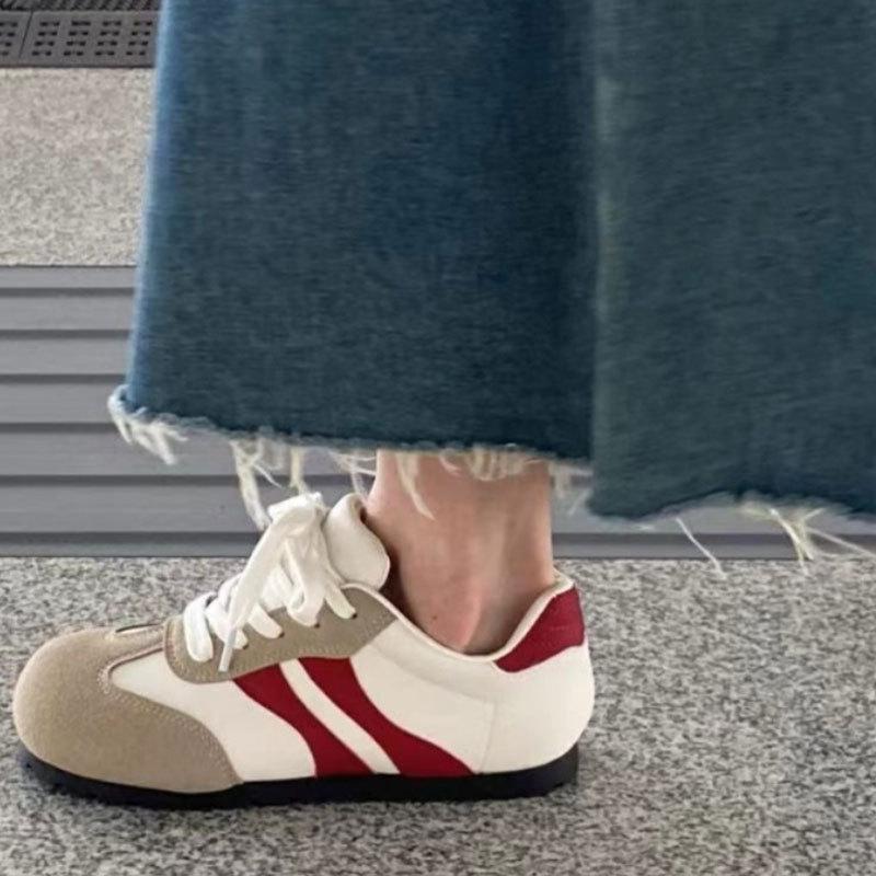 Retro Versatile Lightweight Flat-bottomed German Training Shoes for Women's Autumn 2025 New American Casual Board Shoes Trend