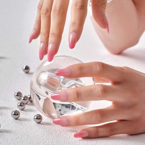 

MUZMAK Reusable Nail Tip Berry Aid (Almond)