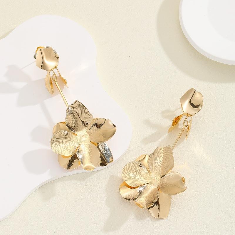 European and American jewelry electroplated gold three-dimensional flower earrings women's long style personalized fashion design earrings earrings
