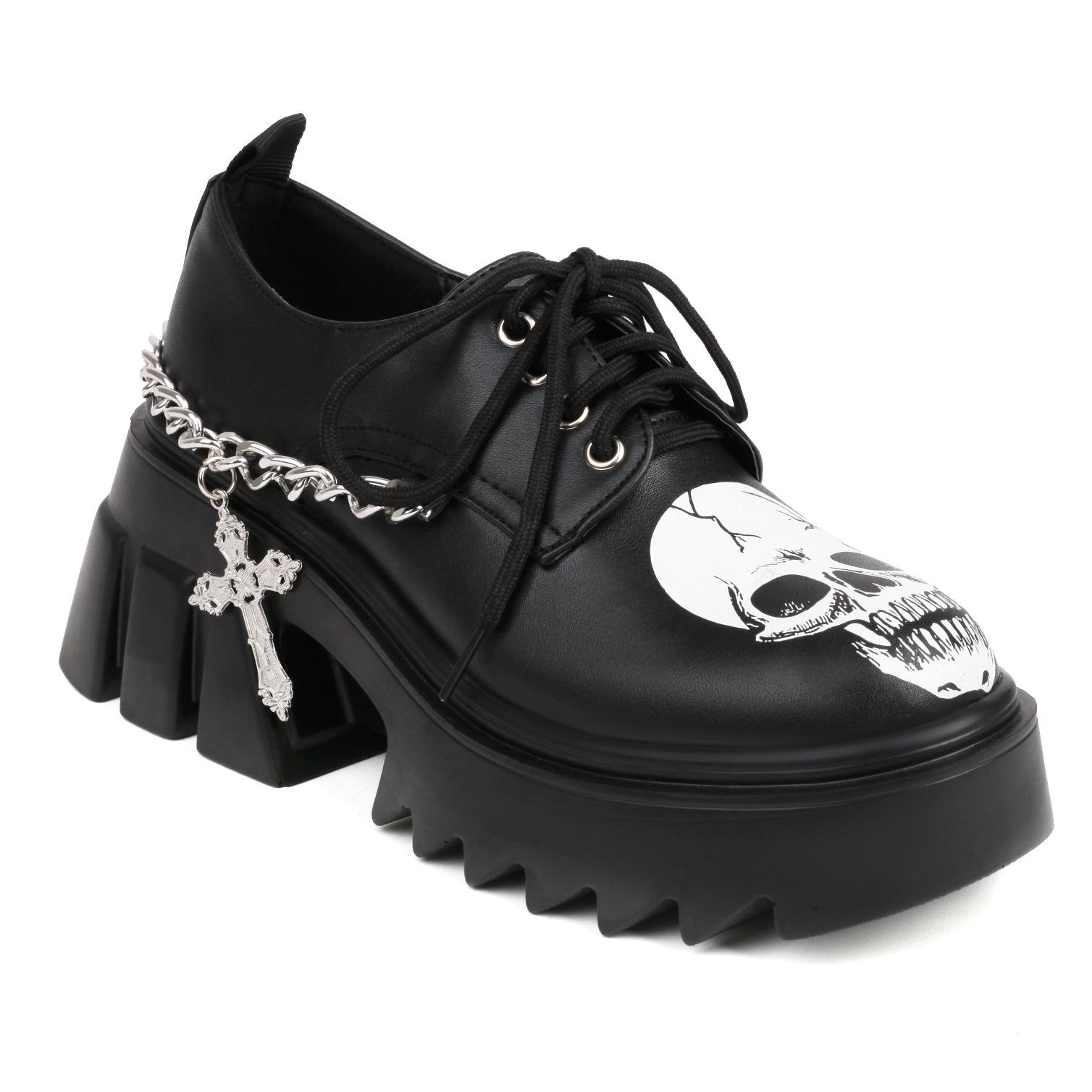 

Великі готичні туфлі з темним черепом на товстій підошві для жінок. Маленькі шкіряні туфлі на високих підборах і одинарні туфлі для 38