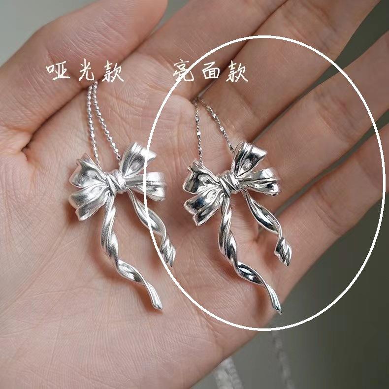 

Матовий бант-стрічка просте висококласне намисто жіночий нішевий дизайн солодкий та елегантний темперамент ланцюжок для ключиці