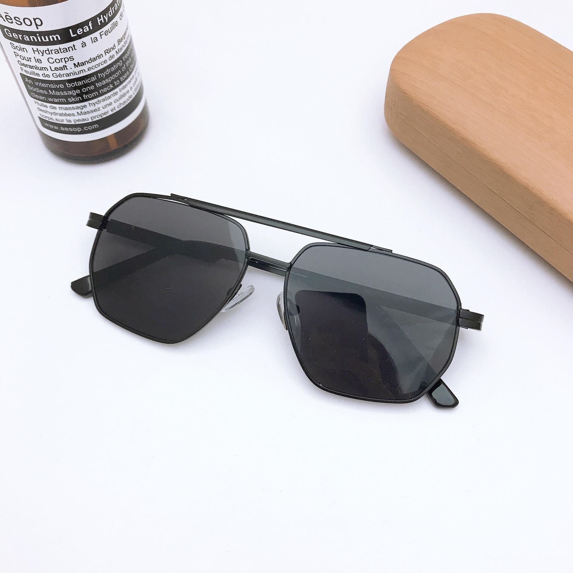 

Детские солнцезащитные очки, солнцезащитные очки для девочек, очки для мальчиков с металлической оправой, с защитой от ультрафиолета, для уличной фотографии, очки с двойным лучом в иностранном стиле