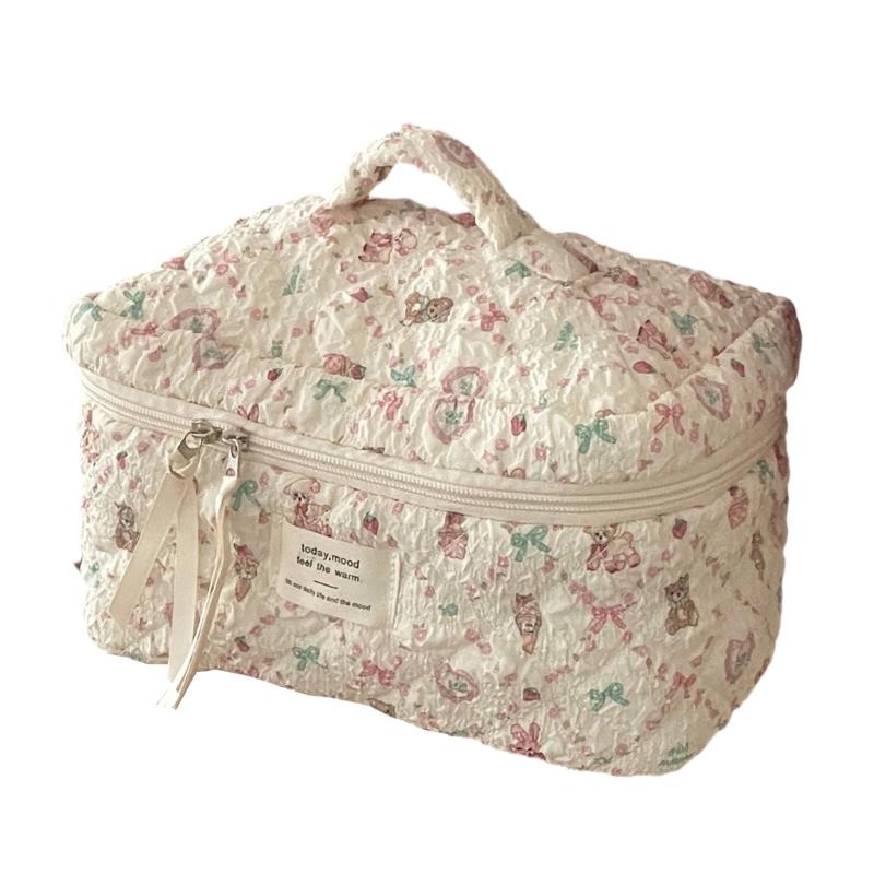 Modern Quilted Carry Bag Polyester Construction Multiple Section Storage For Daily Essential