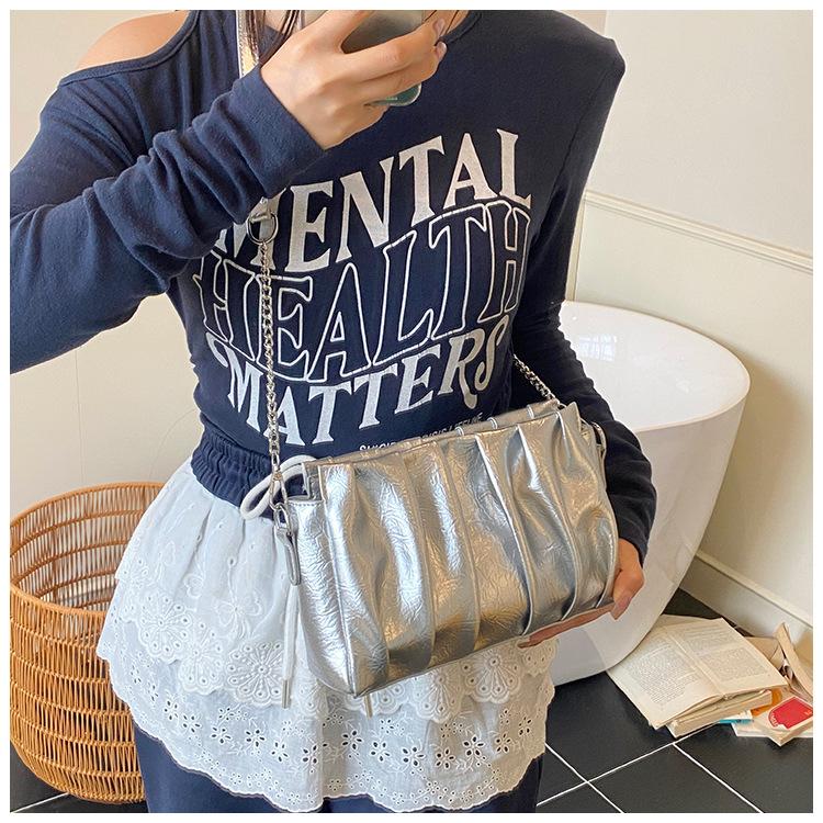 Niche bag women's 2025 new summer messenger bag single shoulder underarm pleated cloud bag