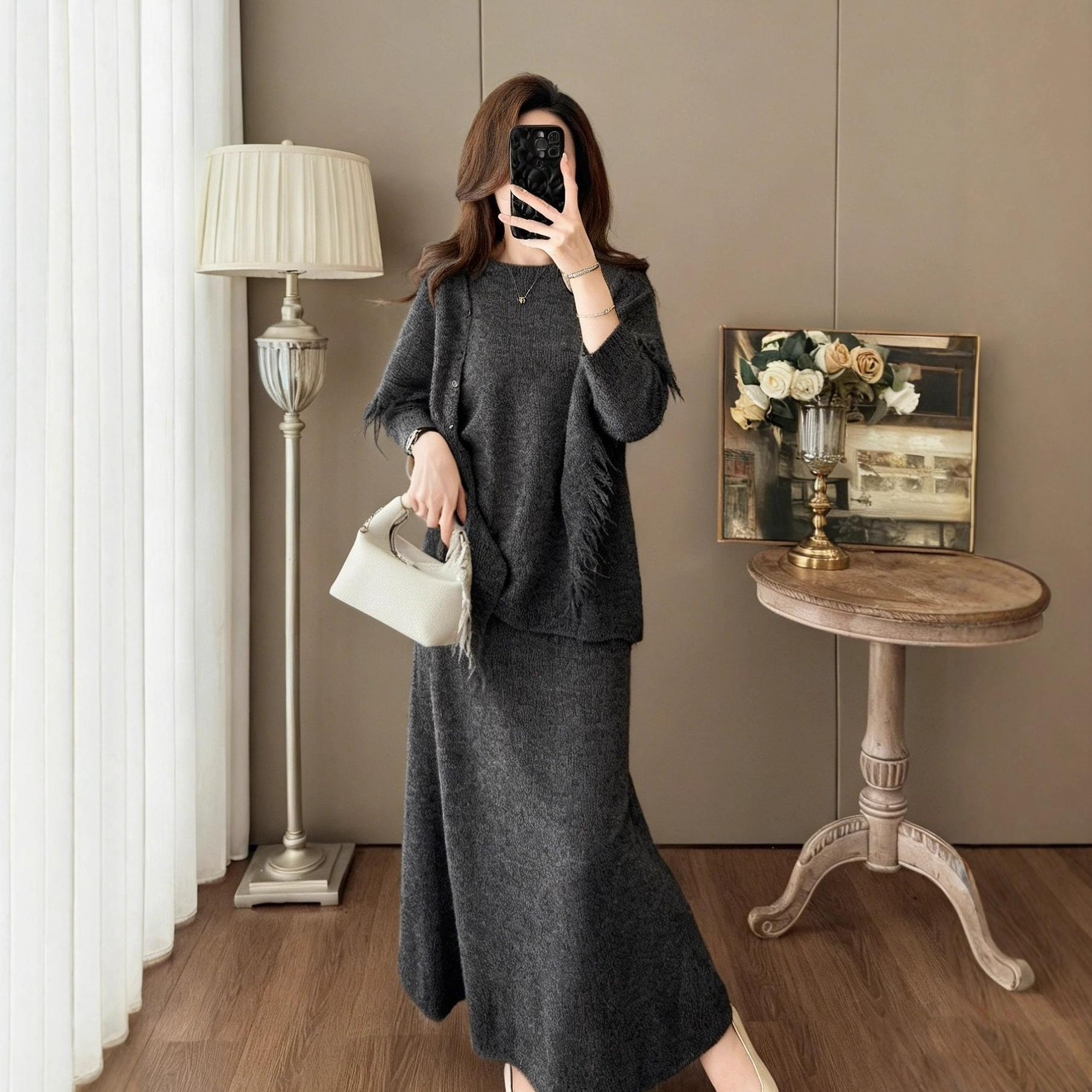 

Elegant Women s Winter Knit Suit: Stylish Light-Colored Three-Piece Set with Shawl and Half Skirt S