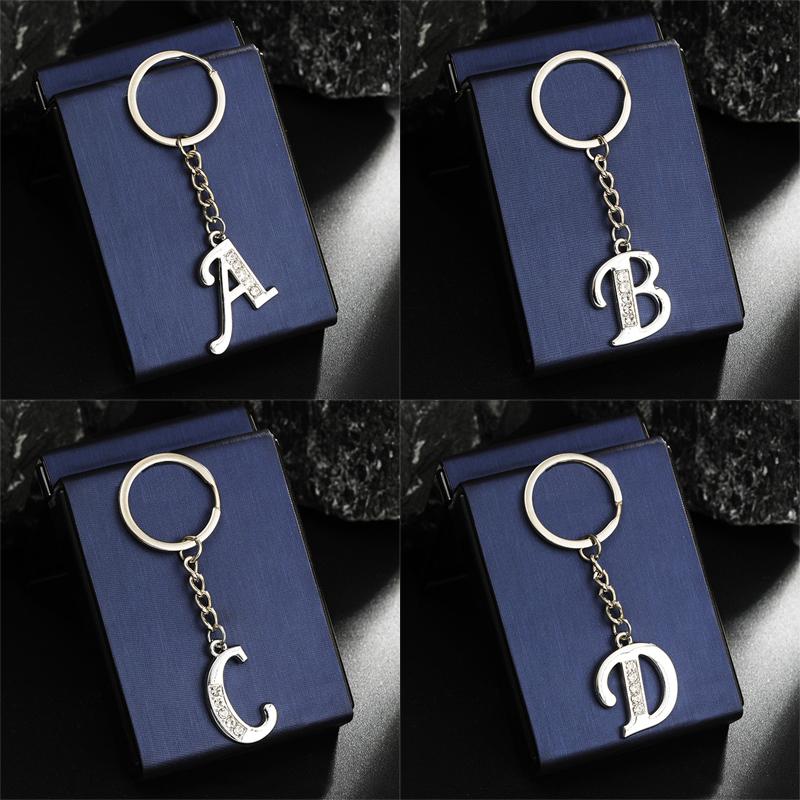 Porte-clés Mode Alphabet A-Z Charms Lettre Tendance Créatif Porte-clés 26 Initiales Pendentif Accessoires de Décoration de Sac à Dos Cadeau