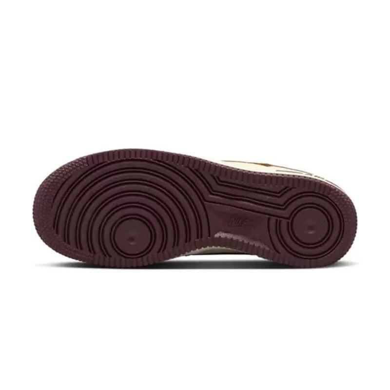 Nike Air Force 1 LV8 GS Balíček čmáranic z poznámkového bloku - Světle hnědá Dětské tenisky Kokosové mléko Guma Tmavě hnědá Burgundská FN4731-200