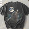 T-shirt Grafica Stile Vintage Anni '90 Wolf Comfort Colors®, Maglietta Sbiadita Wolf Grunge Retro, Natura Selvaggia Wolf Luna che Ulula Y2k Gotico, Regalo Wolf Anni 2000