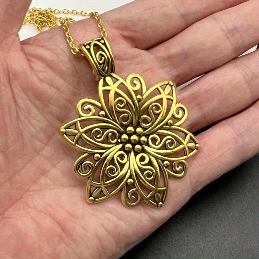 

Винтажное полое ожерелье с подвеской в виде большого цветка, цепочка для свитера, цветочный дизайн, модное ретро ожерелье для мужчин и женщин, аксессуары для матери, жены, сестры