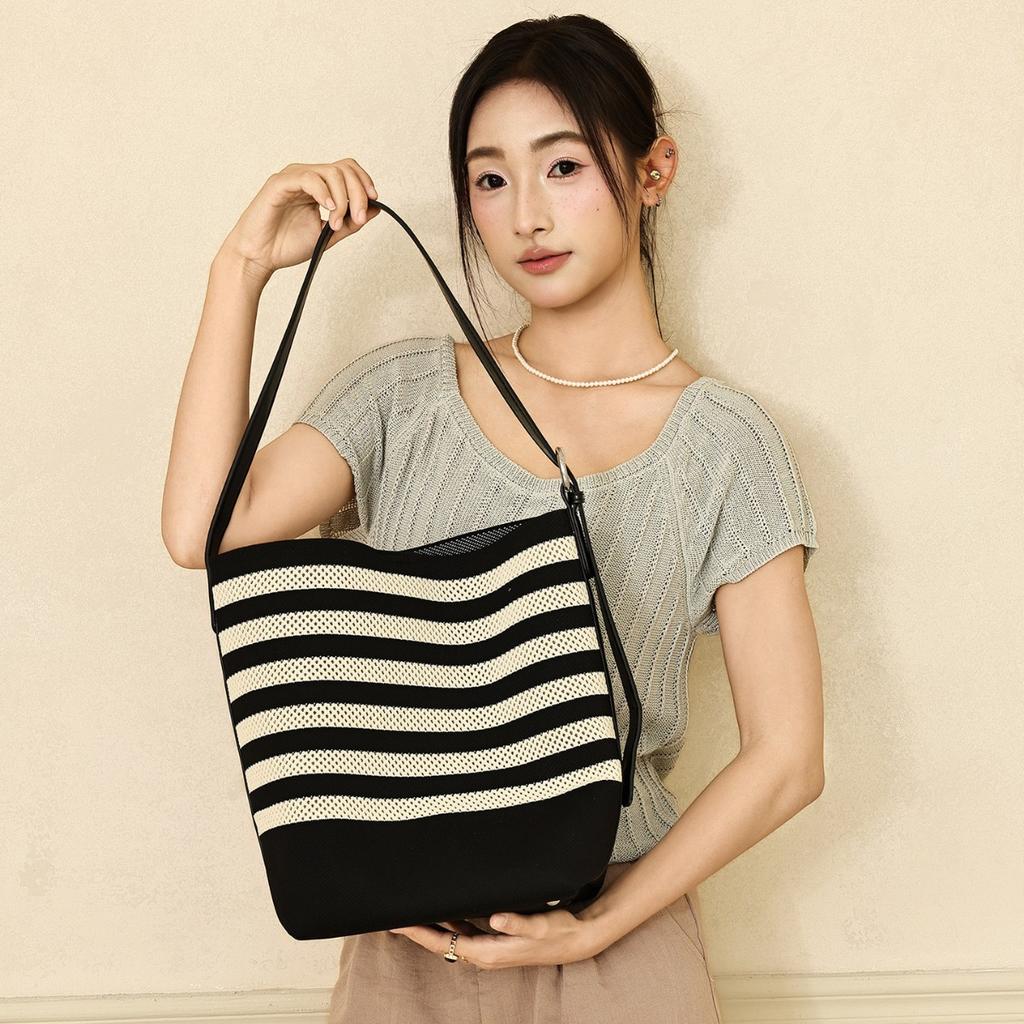 Black and white striped bucket bag women's large-capacity large bag leisure vacation beach bag versatile portable shoulder tote bag
