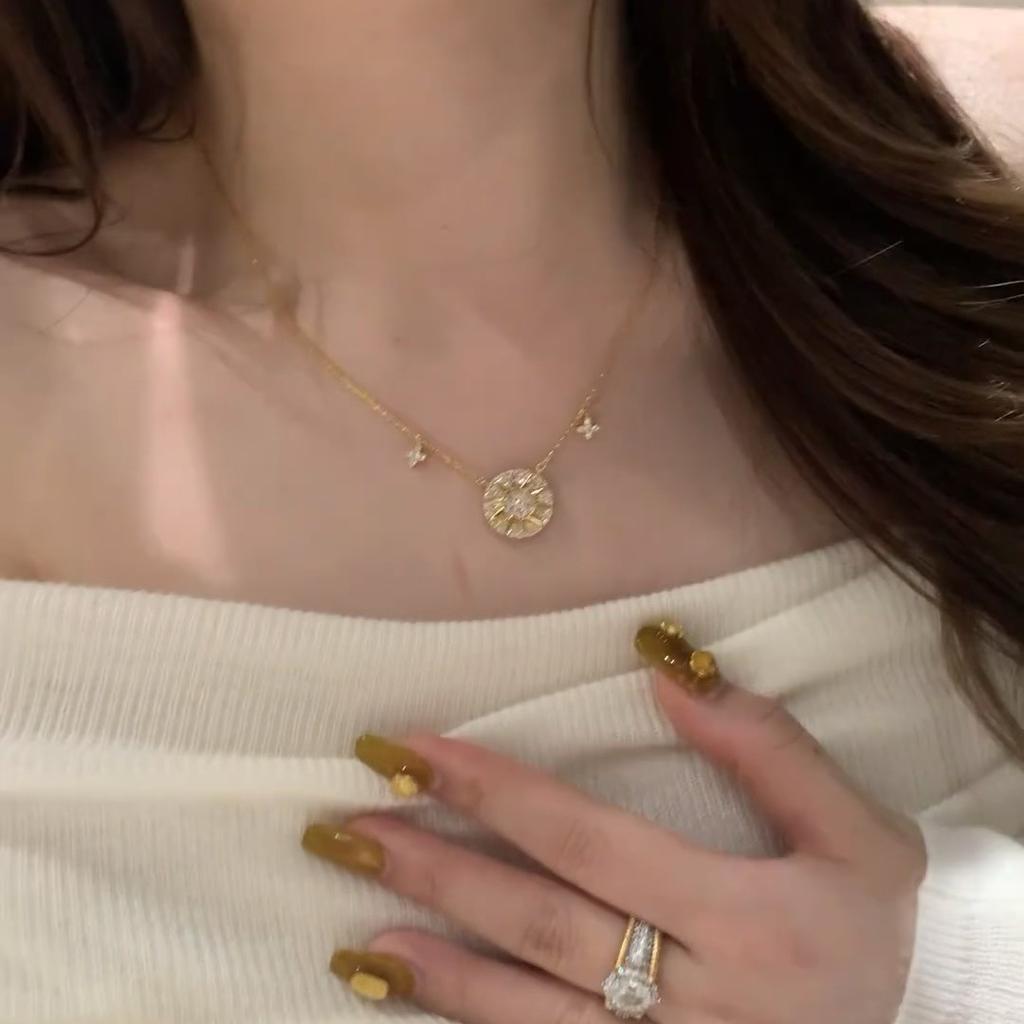 French-style dazzling eight-pointed star compass necklace for women, vintage gold model, light luxury niche high-end layered collarbone chain new