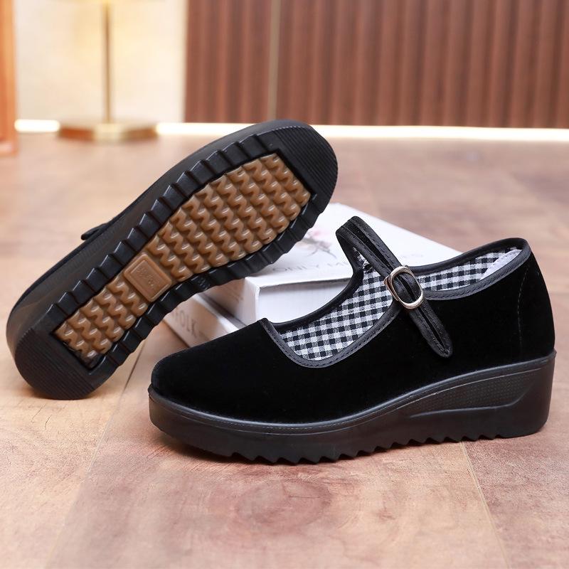 Women's Height-Increasing Non-Slip Work Shoes: Old Beijing Style, Thick-Sole Comfort, Sponge Cake Sole, Ideal for Hotel Staff