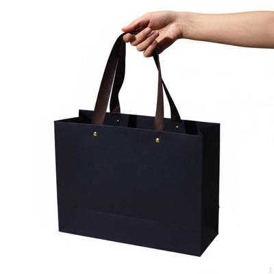 Schwarze Papiergeschenktüte Elegantes Design mit Henkeln Dickes Kartonmaterial für Herren,