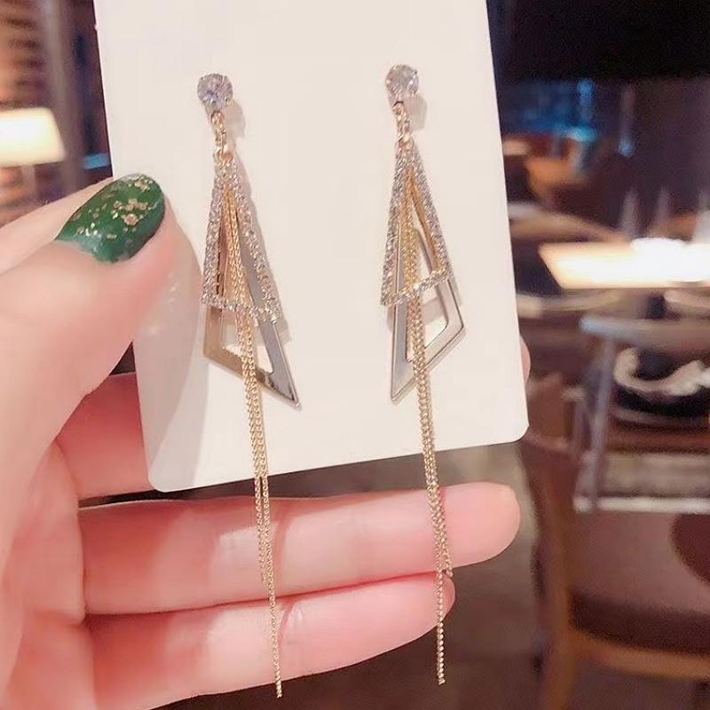 Light luxury high-end sense gold long fringed temperament earrings fashionable atmosphere versatile stud earrings personalized daily earrings
