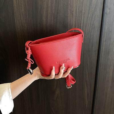 Kleine frische und modische Umhängetasche Gefühl Messenger Bag 2025 Frühling neuer Trend lässige Schulter kleine quadratische Tasche