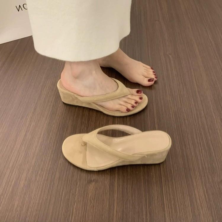 

Wedge-heeled high-heeled flip-flops for women s outerwear 2025 summer niche thick-soled toe sandals heightening slippers 40