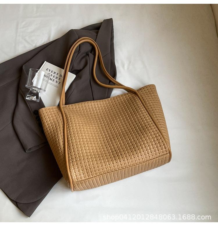 

Premium sense bag women s 2025 new trendy light luxury women s bag shoulder bag large capacity commuting versatile hand carry tote bag