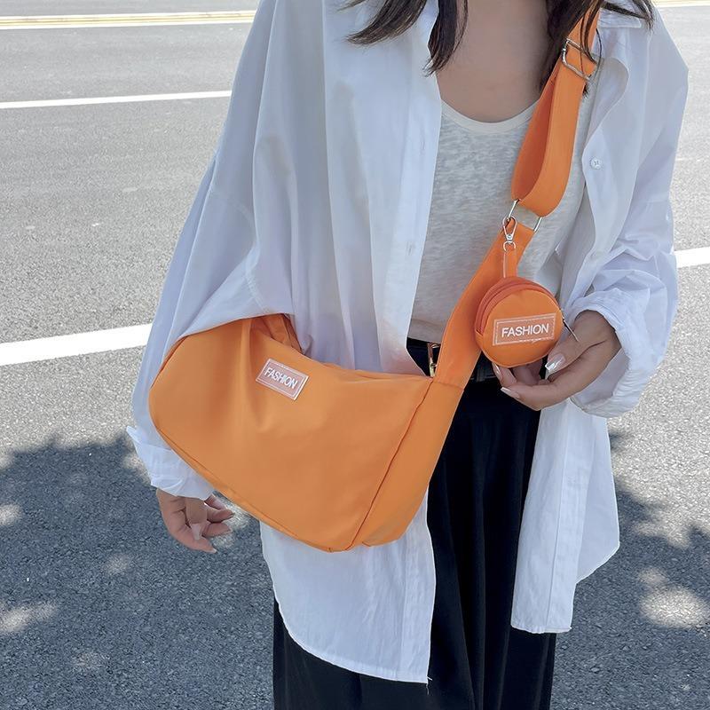 Women's new autumn and winter tide large-capacity messenger bag casual versatile fashion lightweight Oxford bag gift bag