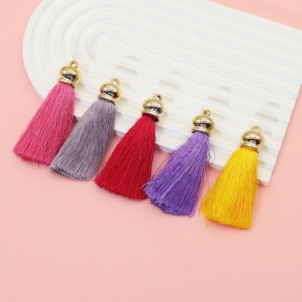 Green Bead Rice Pattern Hat Pendant with Vertical Polyester Tassel