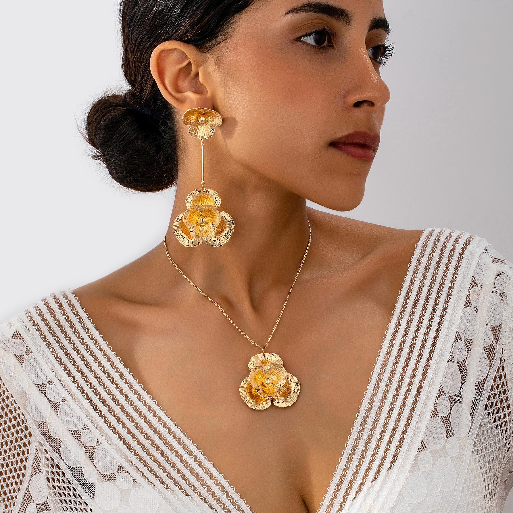 

Модные серьги-колье для женщин