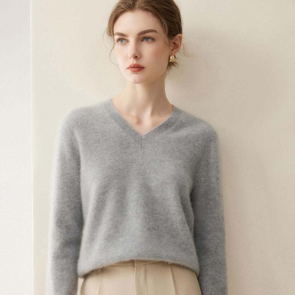 Women's First-Line Ready-to-Wear Slim-Fit Cashmere V-Neck Sweater, 2026 Autumn/Winter Collection, Seamless Wool Knit Pullover Base Layer.