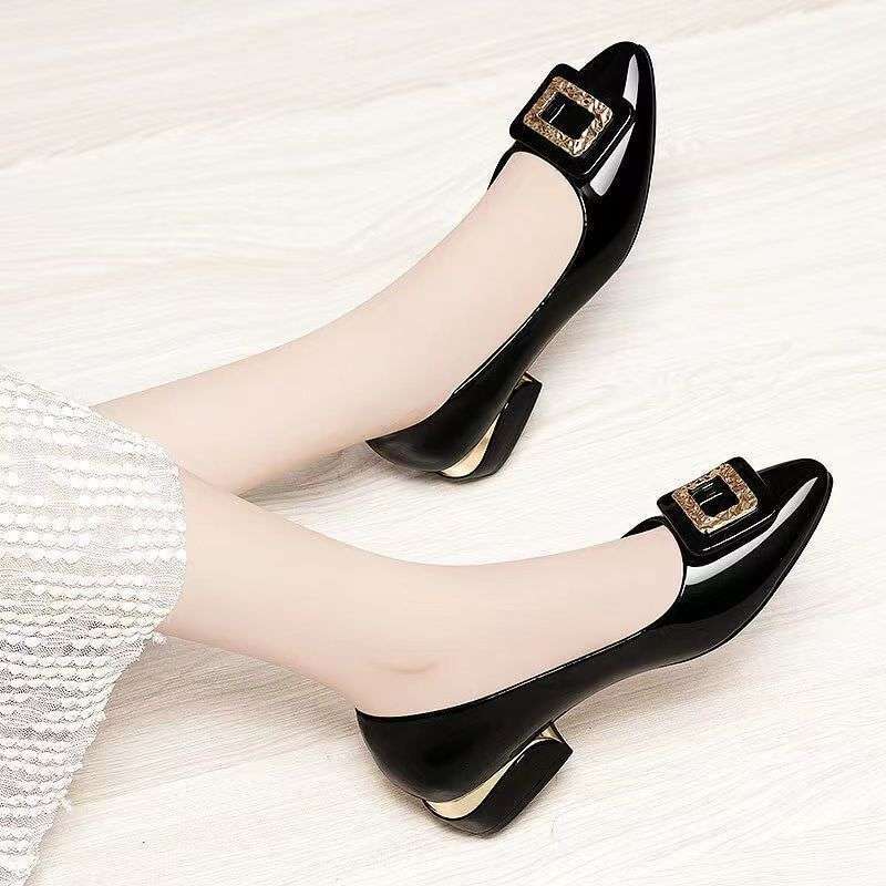 Real Soft Leather Single Shoes Women's New Large Size Thick Heel Patent Leather Low Heel Pointed Versatile Shallow Mouth Professional Fashion Women's