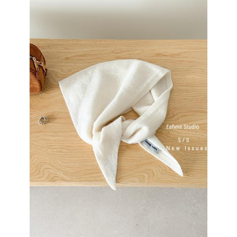 All Wool Knitted Triangular Scarf A Solid Color Versatile Shawl for Autumn and Winter  A Warm Shoulder Shield