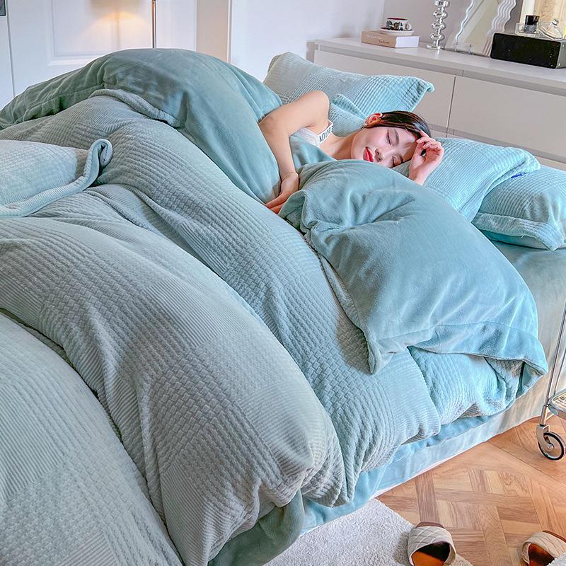 

Молочный бархат, 4 предмета, коралловый бархат, пододеяльник, утолщенная теплая фланелевая простыня, пододеяльник, постельные принадлежности 1.8M(4pcs)