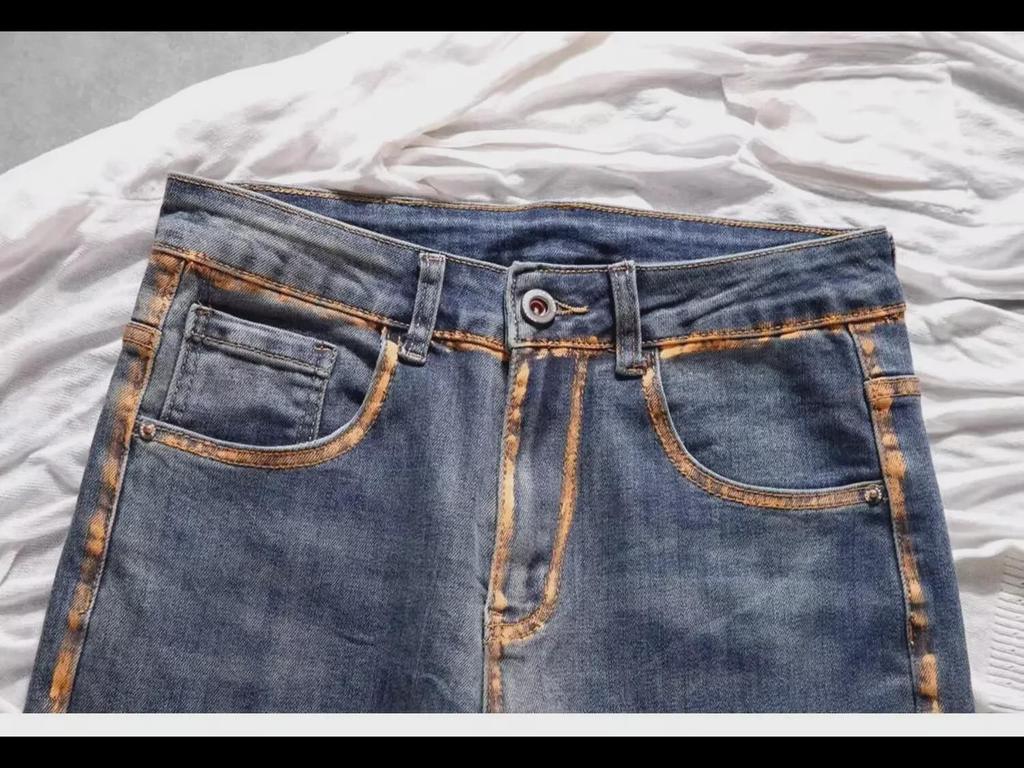 Leichte Luxus-Slim-Fit-Jeans im koreanischen Stil für Herren mit Farbdruck – trendige Freizeithose mit dünnem Design.
