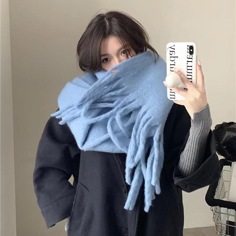 

Women s high-end solid color scarf, fluffy hippocampus hair, warm in winter, thickened scarf atmosphere, couple style 200*40 grass зелений колір