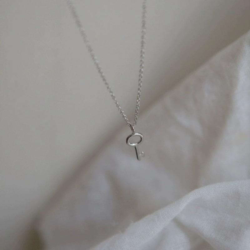 

S925 стерлингового серебра мини Seiko глянцевый маленький ключ ожерелье простой изысканный Ins свежий ключица 925