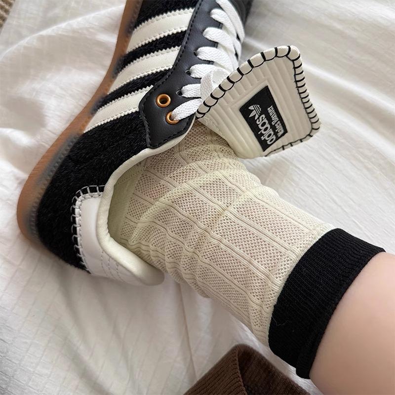 Calzini da donna a rete tinta unita a tubo medio estivi leggeri traspiranti alla moda con bordo ondulato stile balletto calzini casual