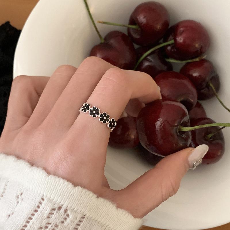 Black Drip Glaze Flower Ring Female Ins Sweet Cool Wind Simple Personality Unique Design Opening Finger Ring Casual Everyday Dainty Minimalist Ring