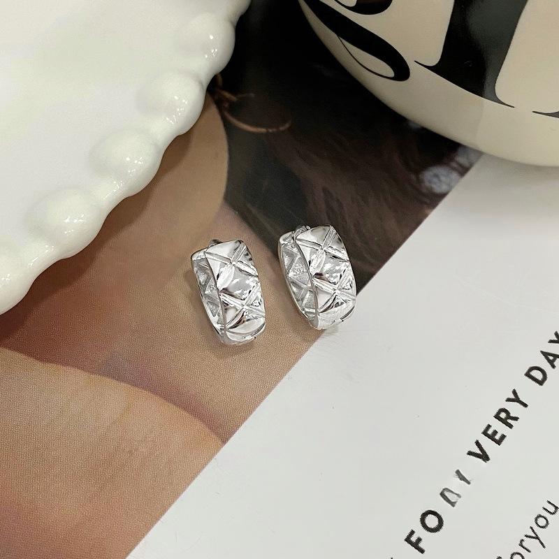 Ins Simple Style Glossy Diamond Checked Earrings for Women Mini Ear Buckle