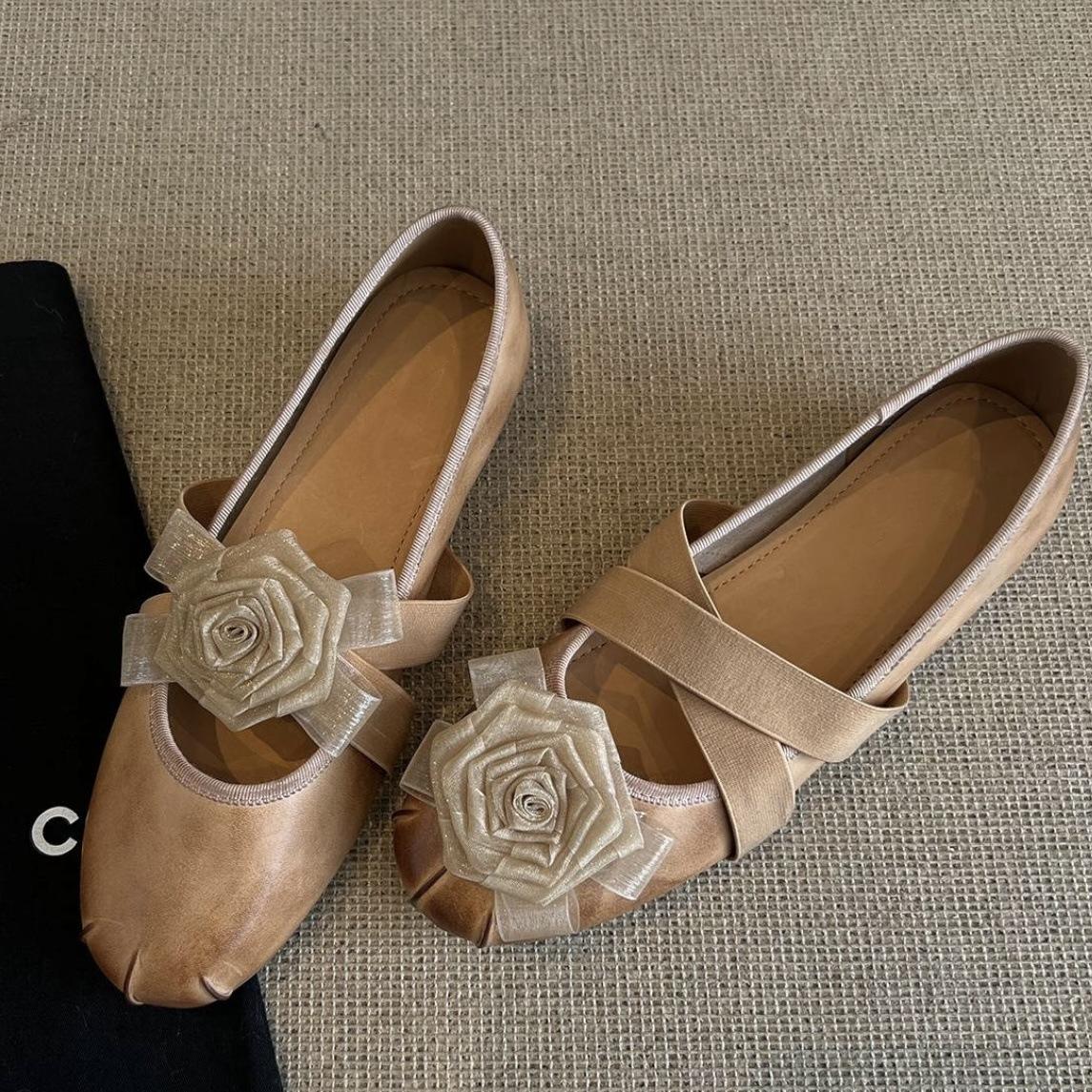 

Весна 2025 Новая Коллекция из Коровьей Кожи~ Цветочный Крест на Плоской Подошве с Протиркой, Игривое Омоложение, Французская Весенняя Универсальная Женщина 40 абрикосовый