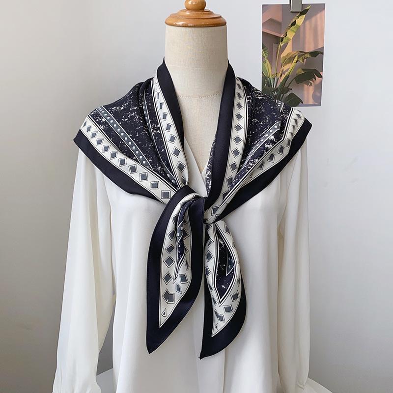 New Denim Blue Printed Triangle Scarf Waist Seal Multi-functional Sunscreen Shawl Headscarf Scarf High-end Waist Silk Scarf