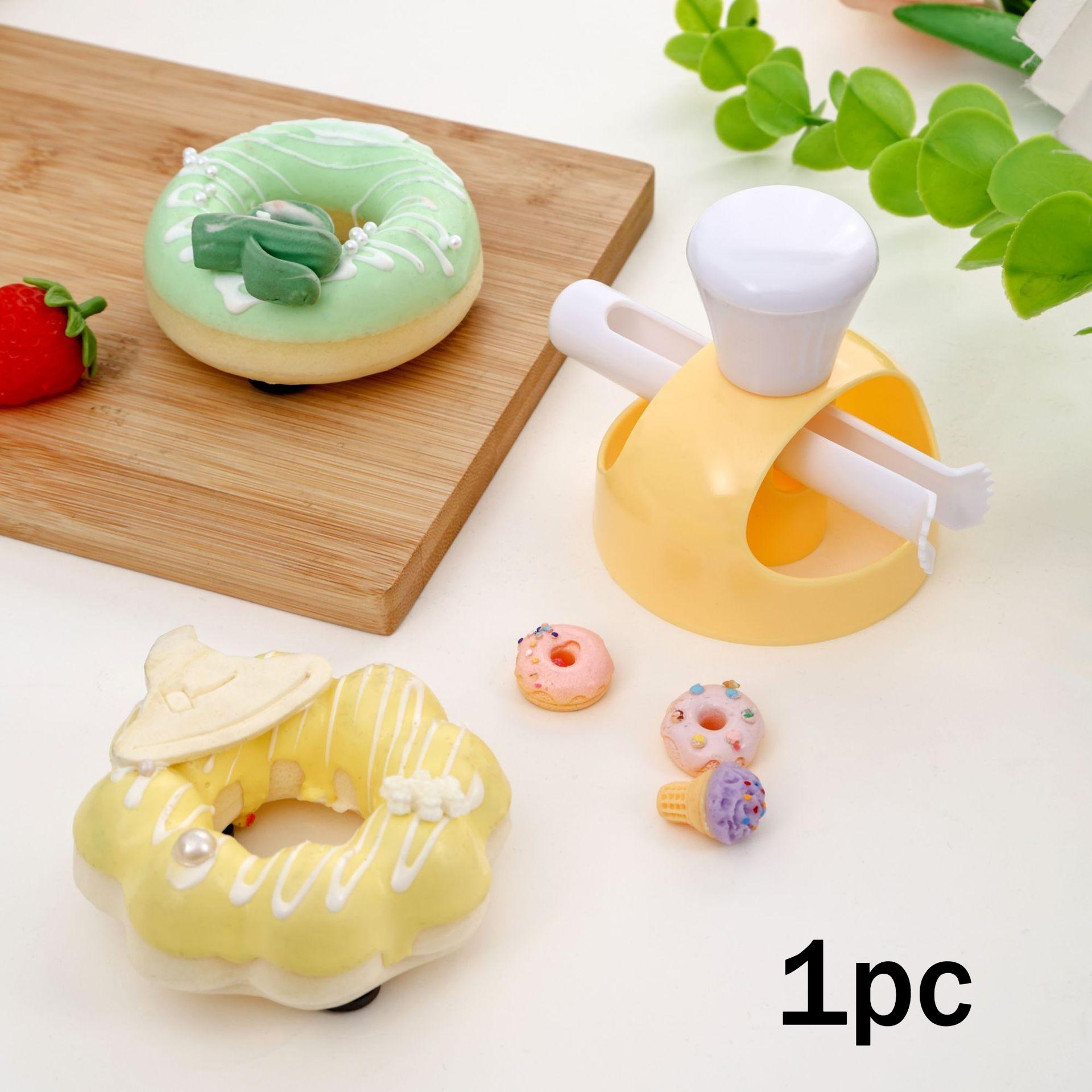 1pc Plastic Donut Cutter Set with Dipping Plier, Non-Stick DIY Doughnut Baking Tools for Home Use, Cookie Mold, Cookie Stamp