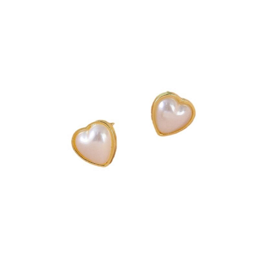 French Vintage Heart Shaped Pearl Stud Earrings Luxury Small Niche Design Minimalist Elegant Jewelry for Women and Girls