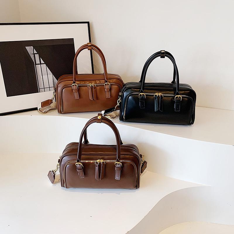 Retro Portable Bowling Bag Women'S Season Simple Casual Commuting Versatile Shoulder Messenger Bag