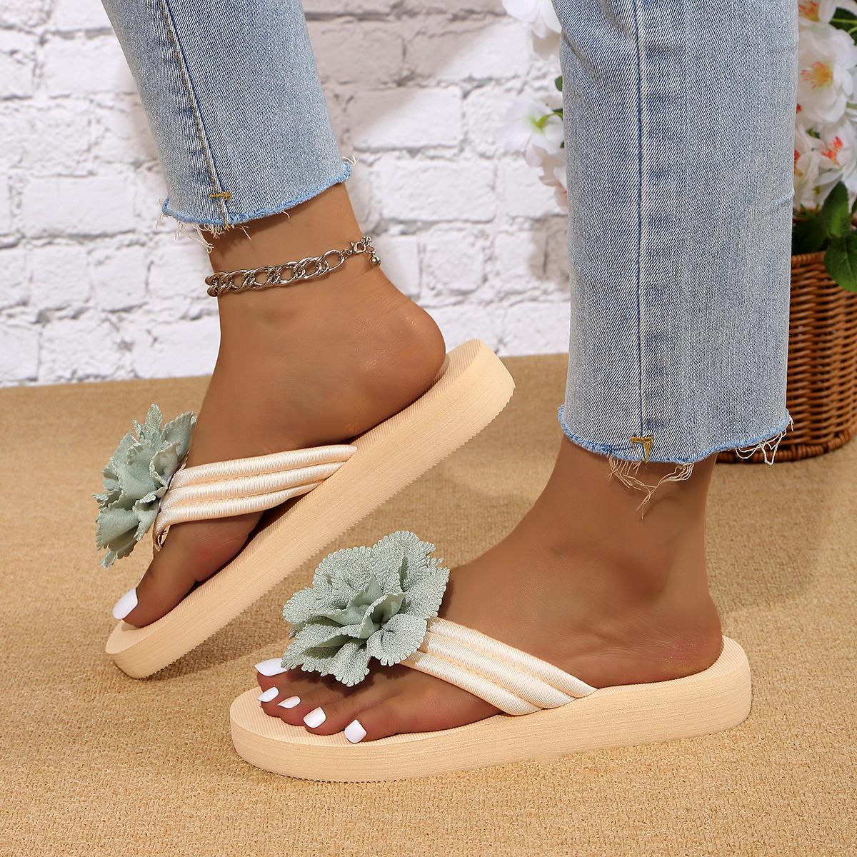 

Женские шлепанцы на толстой танкетке, модные удобные домашние тапочки с цветочным декором, повседневные легкие пляжные шлепанцы 44